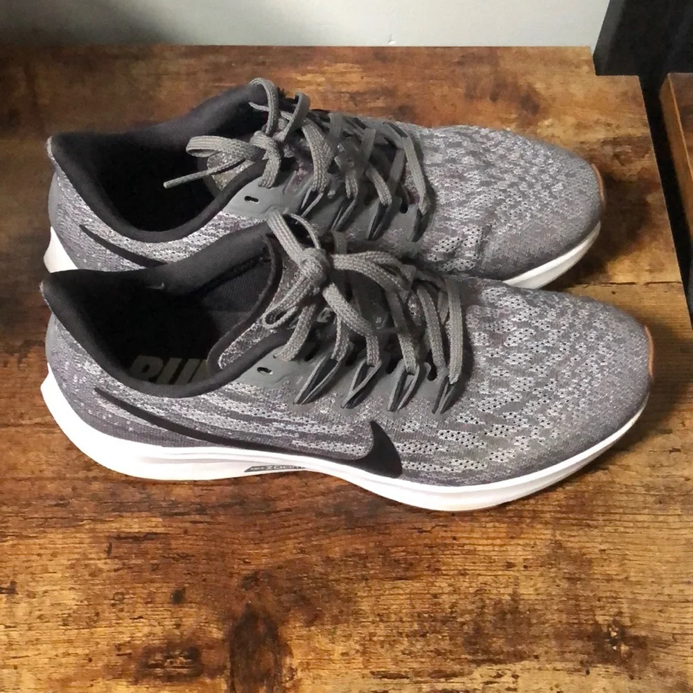 NIKE- RUNNING SHOES - Picture 1 of 5